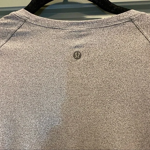 LuluLemon Long Sleeve Heathered Gray/Silver Metal Tee *Special Edition - Picture 4 of 4